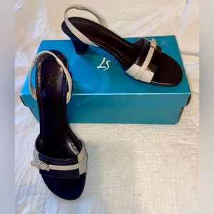 Lifestride brown and tan strap sandals. Great condition, Sz 8.